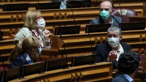 Covid-19: Deputados alertam que máscaras podem ser foco de contaminação e defendem reutilizáveis