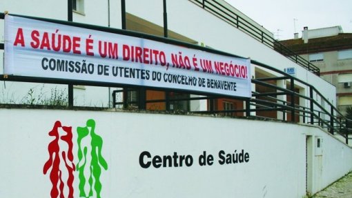 Covid-19: Utentes da saúde de Benavente criticam desmarcação de consultas e redução de clínicos