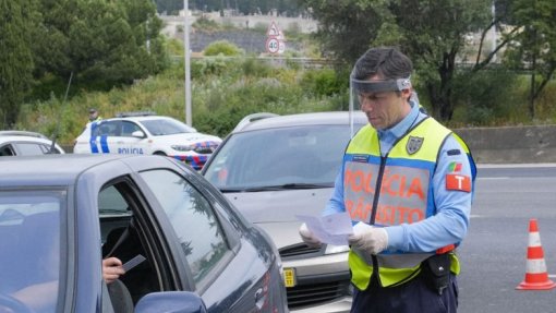 Covid-19: Sindicato da PSP queixa-se de “utilização restrita” de equipamentos de proteção individual