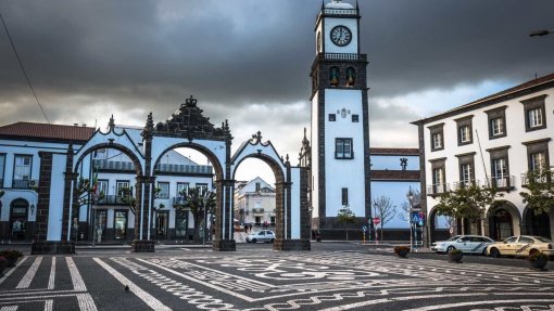 Covid-19: Açores reabrem respostas sociais e aulas de 11.º e 12º retomam em São Miguel