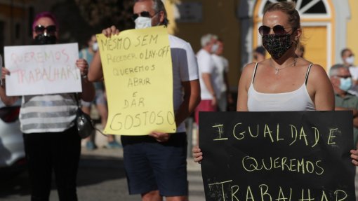 Covid-19: Uma centena de trabalhadores de diversão noturna protesta em Lisboa pela reabertura