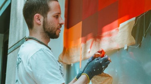 Covid-19: Mural pintado por três artistas vai homenagear profissionais de saúde do país