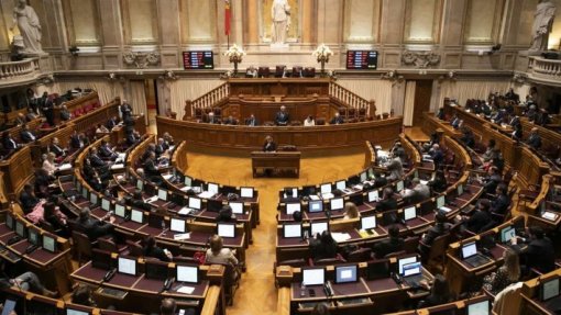 Parlamento autoriza deslocação do PR a cerimónia de reabertura de fronteiras com Espanha