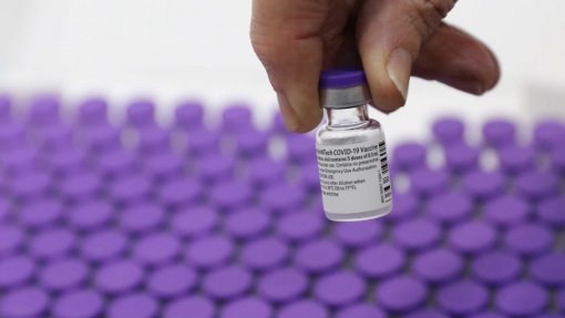 Covid-19: UE recebe este ano 600 milhões de doses de vacinas da BioNTech/Pfizer – Bruxelas