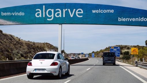 Covid-19: Algarve e Açores com índice de transmissibilidade do vírus superior a 1