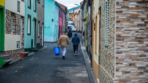 Covid-19: Líder do PS/Açores propõe vacinação em massa da vila de Rabo de Peixe