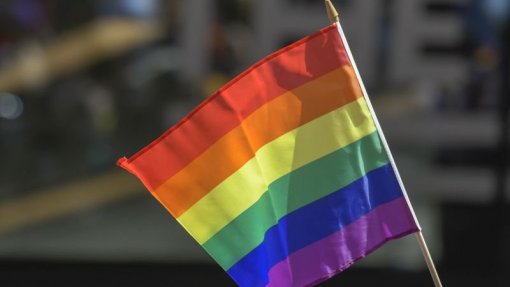 AR recomenda ao Governo mais estruturas de apoio a pessoas LGBTQI+