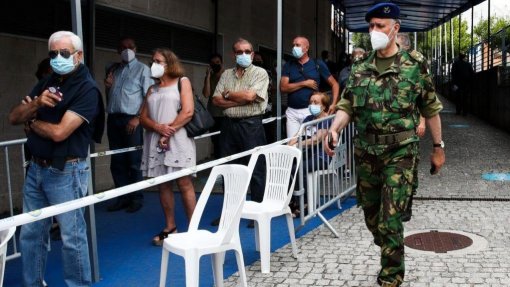 Covid-19: `Task force´ apela ao respeito pelos horários dos centros de vacinação