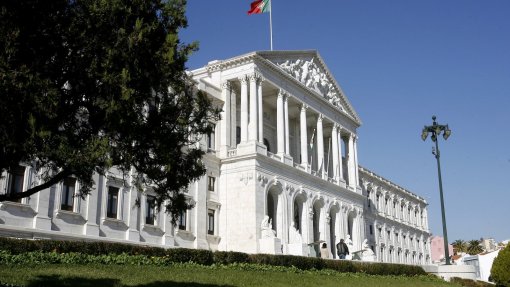 Parlamento homenageia &quot;todos os profissionais&quot; através da Convenção Nacional de Saúde