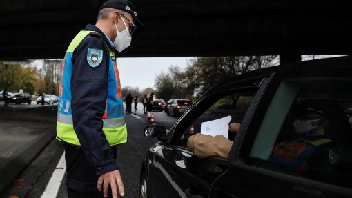 Covid-19: Proibição de entrar e sair na AMLisboa deixa de vigorar ao fim de semana - Governo