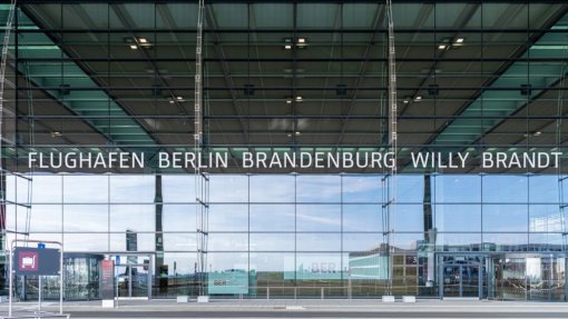Operações aéreas parcialmente retomadas no aeroporto internacional de Berlim