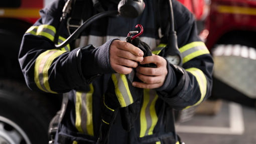 Incêndio em empresa na Trofa obrigou a hospitalizar dois bombeiros por precaução