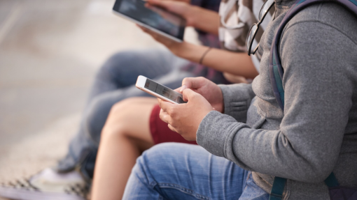 Psicólogos propõe restrições ao uso de telemóveis nas escolas dos Açores