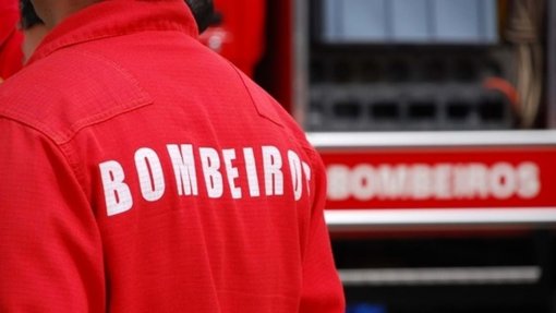 Três bombeiros de Barcelinhos com ferimentos graves após despiste de viatura