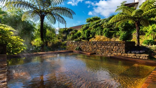 Autoridades reabrem piscinas da Poça da Dona Beija e do Parque Terra Nostra