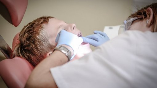 Regulador encerra clinica dentária em Almada e participa ao MP e à AIMA