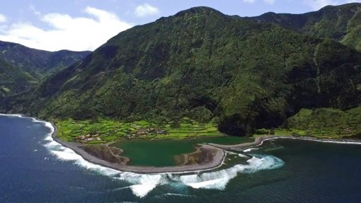 PS/Açores alerta que incêndio em lixeira em São Jorge é risco para saúde pública