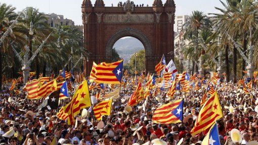 Independentistas catalães voltam hoje às ruas no dia da região