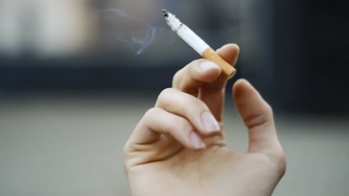 Comissão quer proibir consumo de tabaco em zonas ao ar livre muito frequentadas