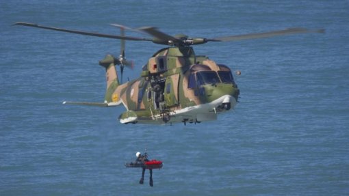 Homem de 63 anos com urgência médica retirado de navio mercante ao largo dos Açores