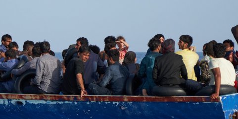 Migrações: Embarcação com 231 migrantes a bordo aportou na ilha espanhola da Grã Canária