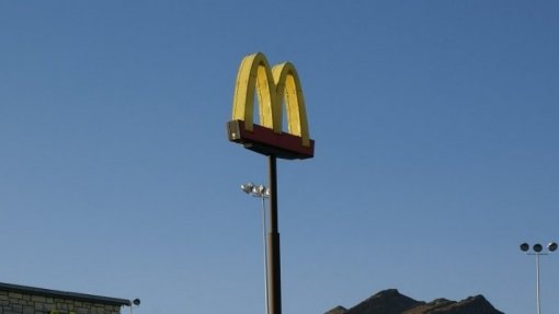 Cebolas da McDonald&#039;s causaram surto de E. coli que afetou 90 pessoas nos EUA