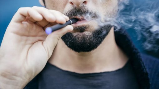 Especialistas portugueses aplaudem decisão do Reino Unido de proibir vendas de &#039;vapes&#039;