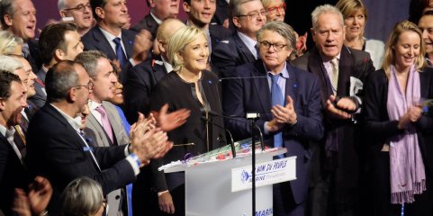 Marine Le Pen faz ultimato a PM francês para salvar Governo de coligação