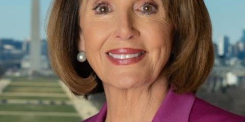 Nancy Pelosi substitui anca em hospital militar dos EUA na Alemanha após queda