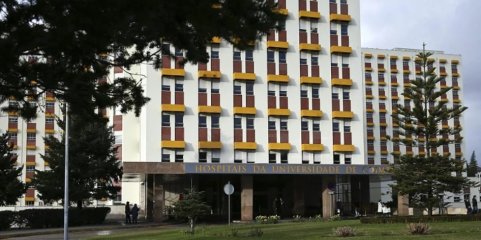 Cordão humano protesta contra cobrança de estacionamento nos hospitais de Coimbra