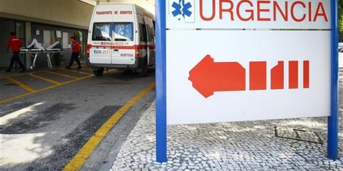 Ambulâncias retidas na Urgência do Hospital de Aveiro à espera de camas