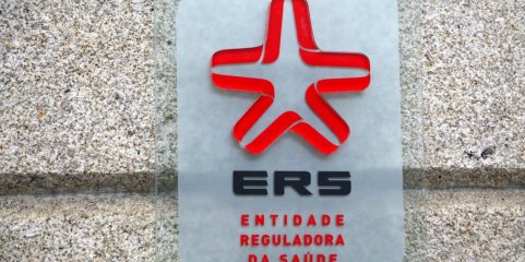 Regulador da saúde alerta prestadores para confirmarem dados das reclamações de utentes