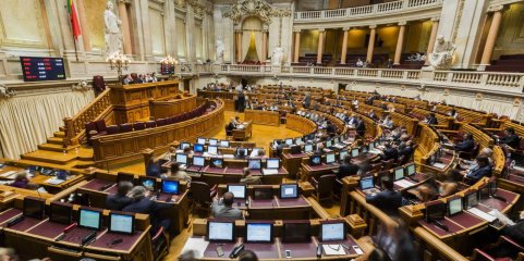 Parlamento chumba projeto de lei sobre cuidados continuados mas aprova cinco recomendações