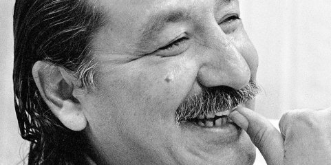 Leonard Peltier libertado após comutação de pena por assassínio de agentes do FBI