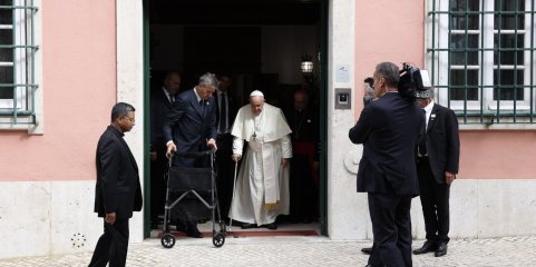 Papa Francisco passou uma noite tranquila e cumpre quatro semanas de internamento